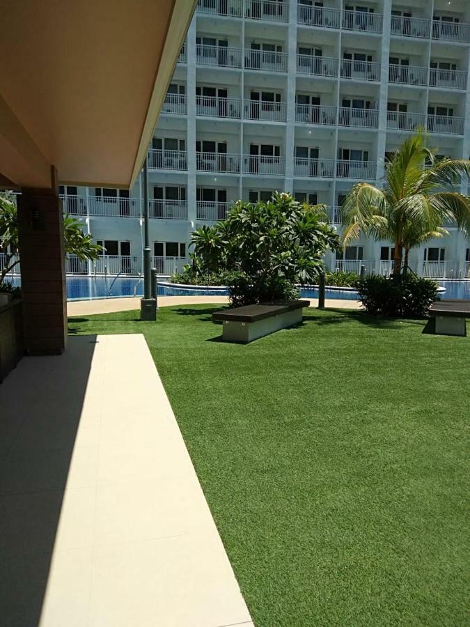 Shore Residences Moa Манила Экстерьер фото